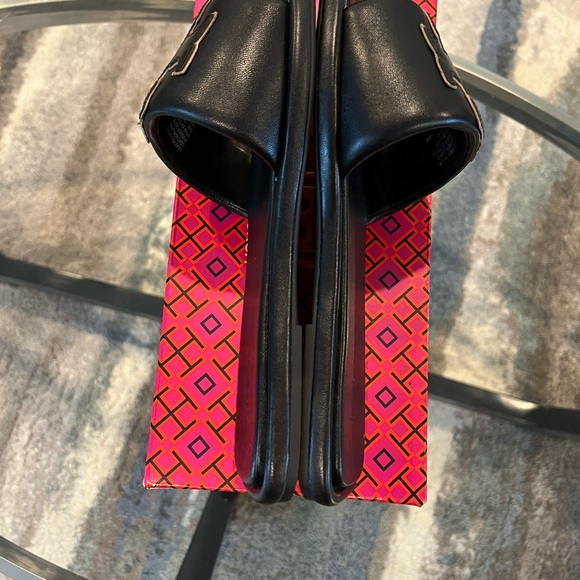 Tory Burch Double T Sport Slide in Black Sz 9.5 In Excellent Pre-Loved Condition - Picture 4 of 8
